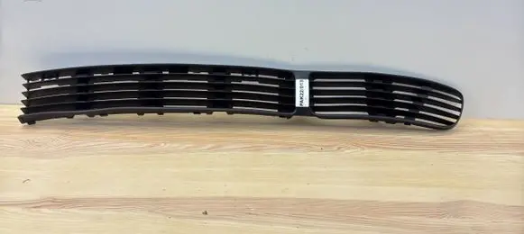 Volkswagen PASSAT B5 Front bumper lower grill 3B0853677B