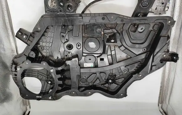 Tesla Model Y Front window lifting mechanism without motor 152680500C