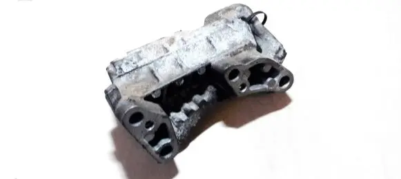 Ford Focus Engine mounting bracket 326c29