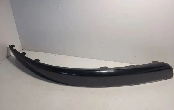 Front bumper splitter molding