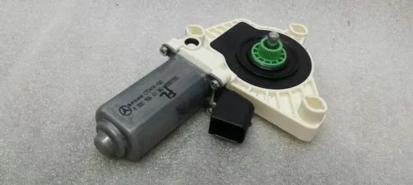 Mercedes-Benz E W238 Front door window regulator motor A0009066106