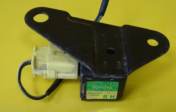 Toyota Yaris Airbag deployment crash/impact sensor 89865-52010