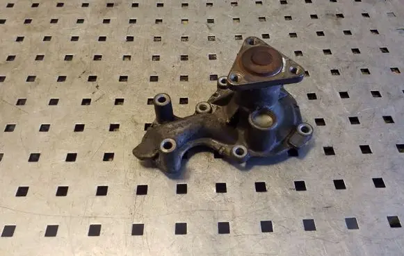 Ford Focus Water pump CM5G8501FA
