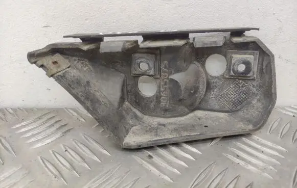 Volvo V50 Front bumper mounting bracket 30655875