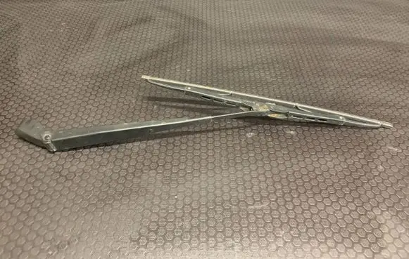 Hyundai Terracan Rear wiper blade arm