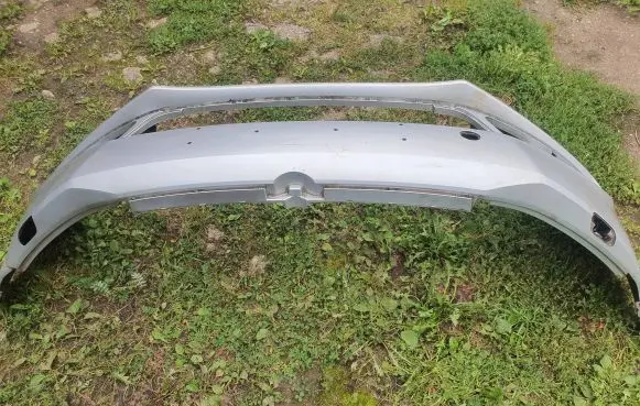 Volkswagen Jetta VII Front bumper 5C6807217H