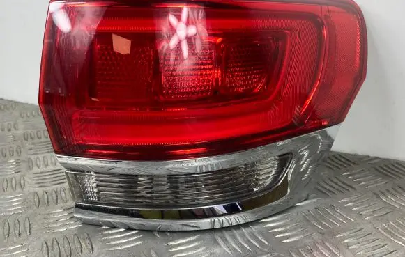 Jeep Grand Cherokee Rear/tail lights P68110000AC