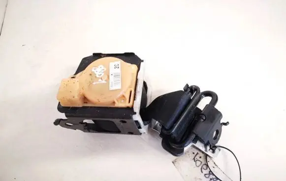 Middle seatbelt (rear)