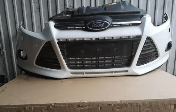 Ford Focus Front bumper BM5117757A