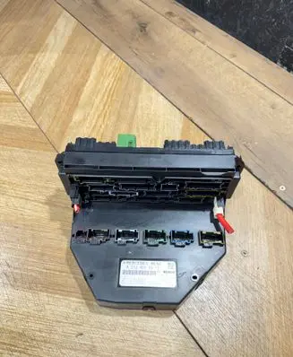Mercedes-Benz C W204 Fuse module A2129005912 A2129025505 A2129015204