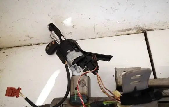 Peugeot 207 Ignition lock 9663123280