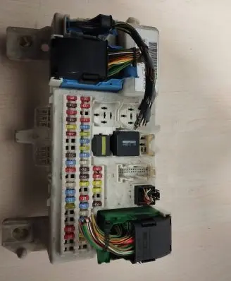 Ford Focus Fuse module 4M5T14014 4M5T14A073 5P30127