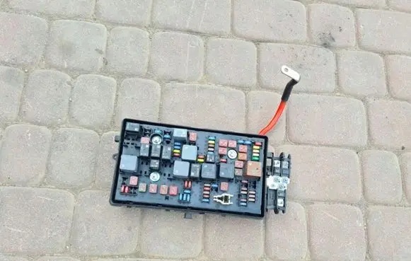 Opel Insignia A Fuse module 22953002