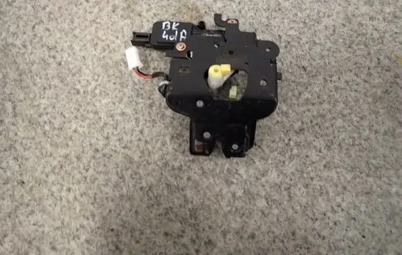 Mazda 3 I Tailgate/trunk/boot lock/catch/latch