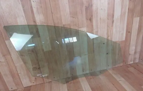 Volvo XC40 Front door window glass four-door 43R00049 32132245