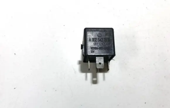 Mercedes-Benz C W202 Other relay a0025421319 v23134b52x336