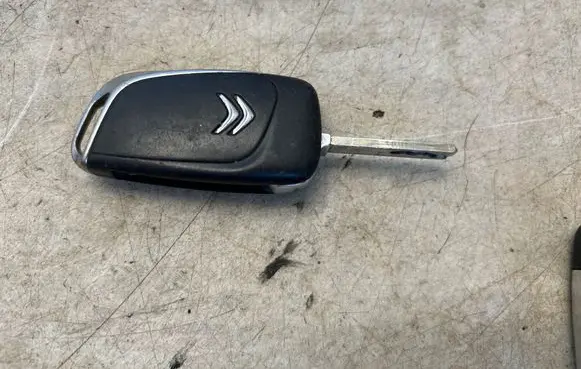 Citroen C4 II Ignition key/card 5FA01035400 9665975480