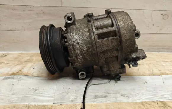 Volkswagen PASSAT B5.5 Air conditioning (A/C) compressor (pump) 8D0260808 4472208182 7SBU16C
