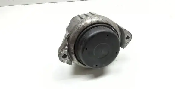 BMW 1 E81 E87 Engine mount bracket 6768799