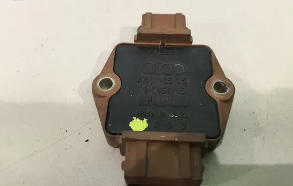 Audi 80 90 S2 B4 Ignition amplifier control unit 4A0905351