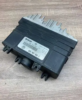 Volkswagen Golf III Engine control unit/module ECU 032997026X 0261200764