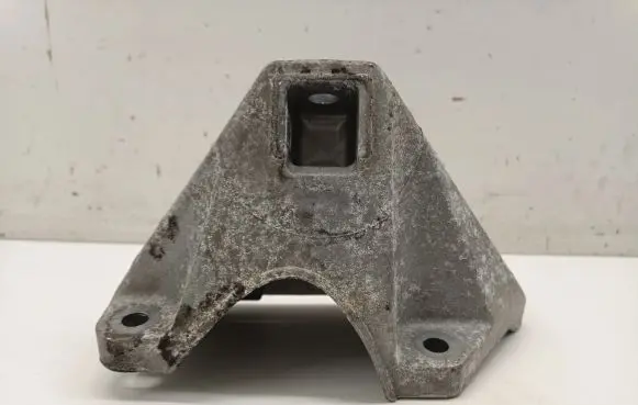 BMW 6 F06 Gran coupe Engine mounting bracket