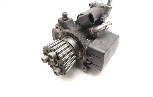 Volkswagen Golf VI Fuel injection high pressure pump 03L130755E