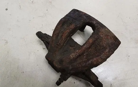 Toyota Corolla Verso AR10 Front brake caliper