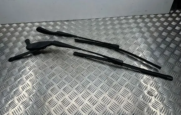 Mercedes-Benz GLC X253 C253 Windshield/front glass wiper blade A2058240219