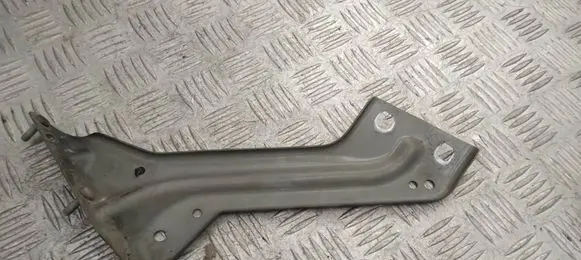 Audi Q5 SQ5 Fender mounting bracket 8R0821135