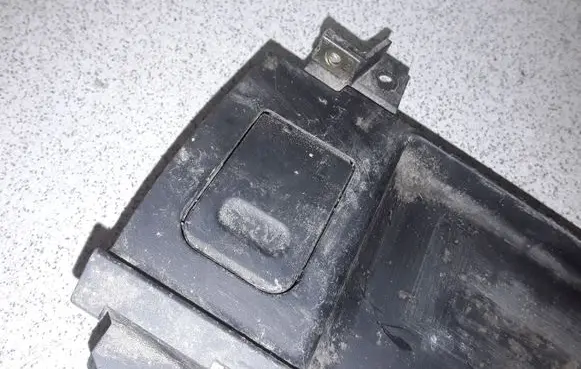BMW 5 E39 12 V Socket (front) 51168159694 8159694