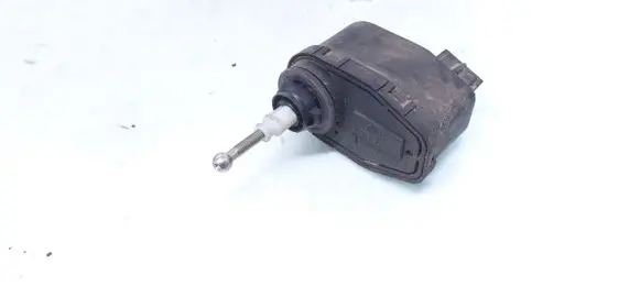 Volkswagen PASSAT B4 Headlight level adjustment motor 8A0941295