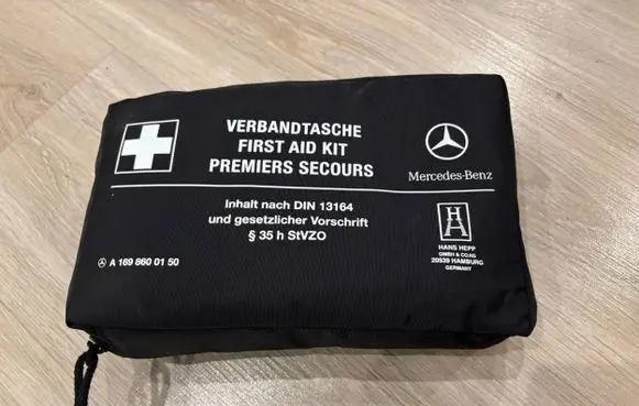 Mercedes-Benz A W169 First aid kit A1698600150 S35MSVZ0 1698600150
