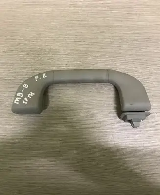 Mercedes-Benz E W212 Front interior roof grab handle A2048100051