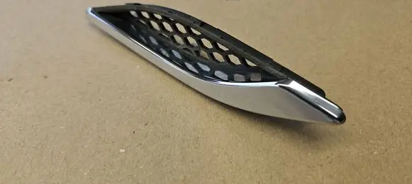 Maserati Ghibli Fender grill 670025654 10147543