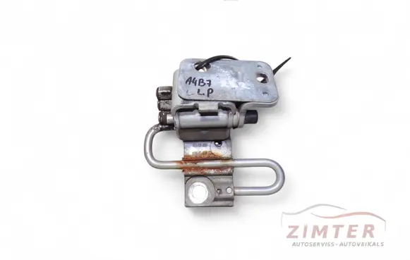 Audi A4 S4 B7 8E 8H Front door lower hinge 8E0831412B