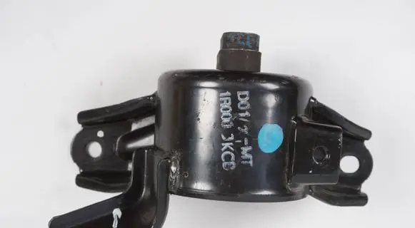 Engine mount bracket