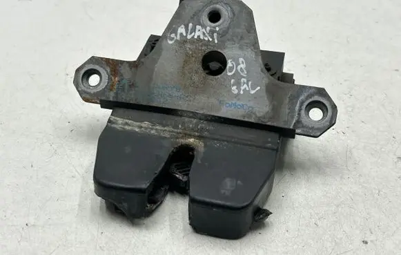 Loading door lock