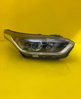 KIA Ceed Headlight/headlamp 92102J7050