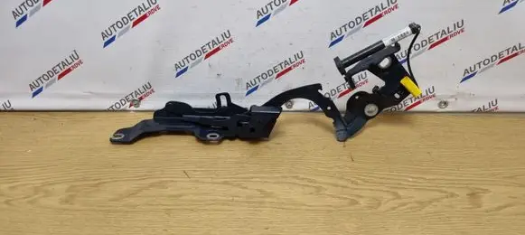 Engine bonnet/hood hinges