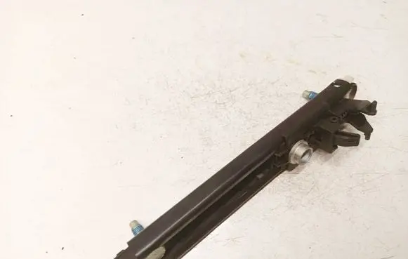 Opel Astra H Seat belt adjustment rail 13166032