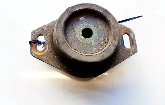 Citroen Xsara Picasso Engine mount bracket