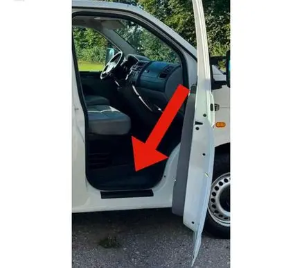Volkswagen Transporter - Caravelle T5 Front sill trim cover 7H0863736 T0010503 0078388