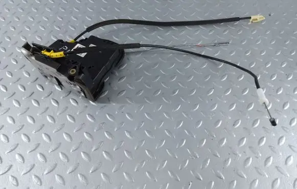 Cadillac XTS Front door lock 13586154 3031914 3035077