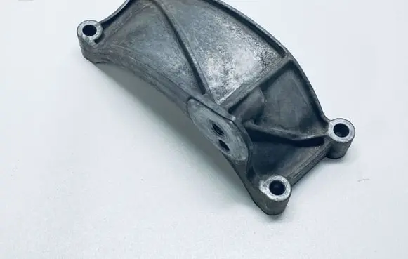 Volkswagen Touareg II Generator/alternator bracket 06E903143D