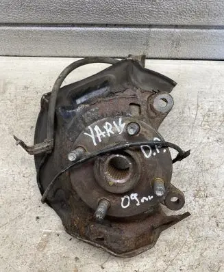 Toyota Yaris Front wheel hub