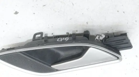 Audi Q3 8U Rear door interior handle 8U0839020C