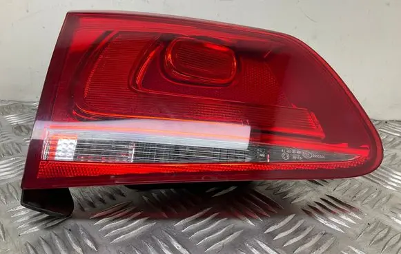 Volkswagen Touareg II Tailgate rear/tail lights 7P6945093A