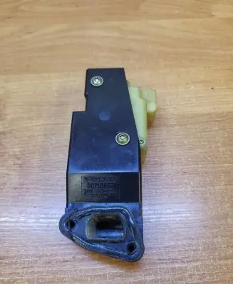 Volvo V70 Fuel tank cap lock 30716837 3606