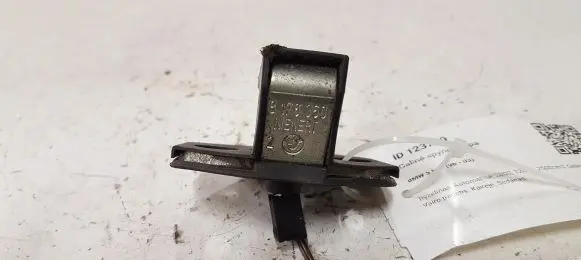 BMW 5 E39 Rear door lock loop/hook striker 8176350